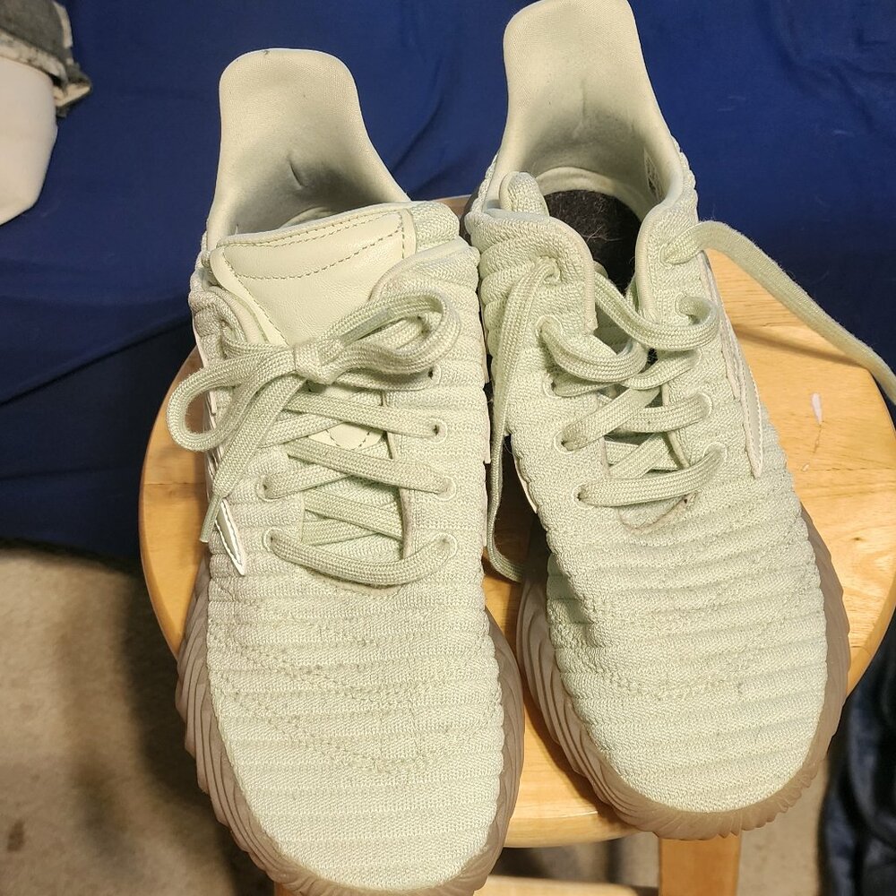 Size 9 men's adidas light green athletic shoes